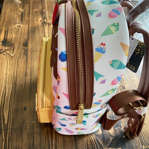 Loungefly Disney - Picture 2 of 4